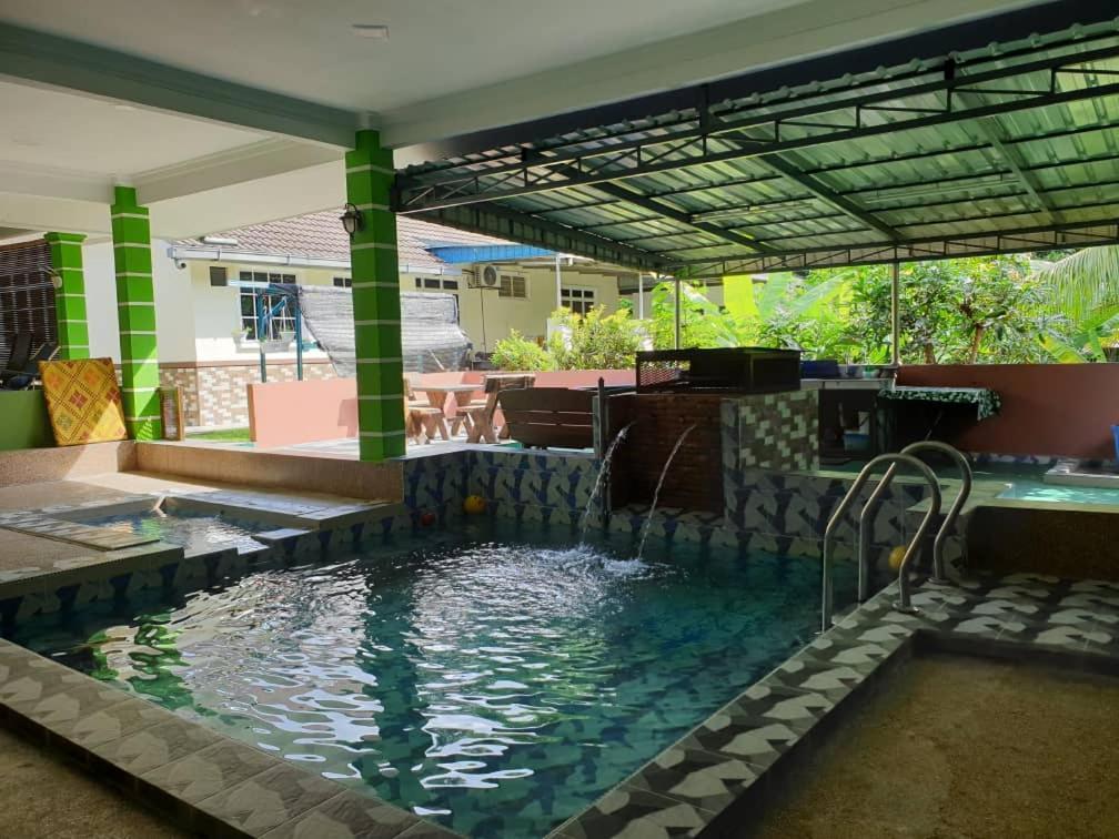 Villa Inapdesa Teratak Bonda, Sepri REMBAU Exterior foto